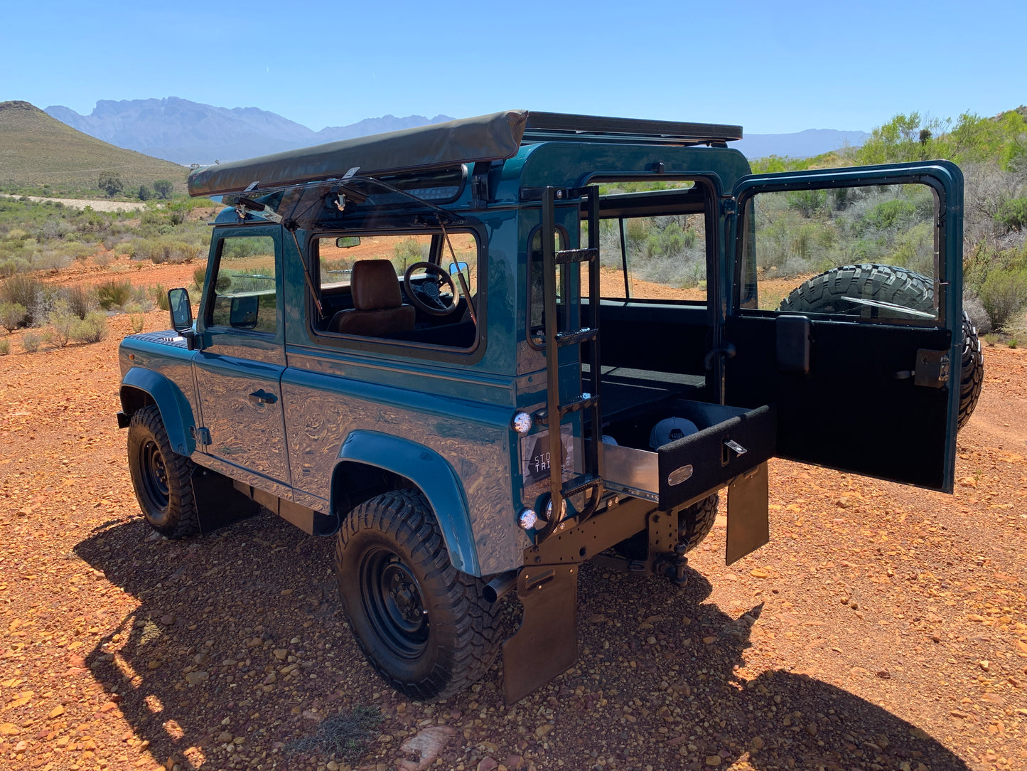 LAND ROVER DEFENDER (1983-2016) GULLWING WINDOW / GLASS - BY FRONT RUNNER